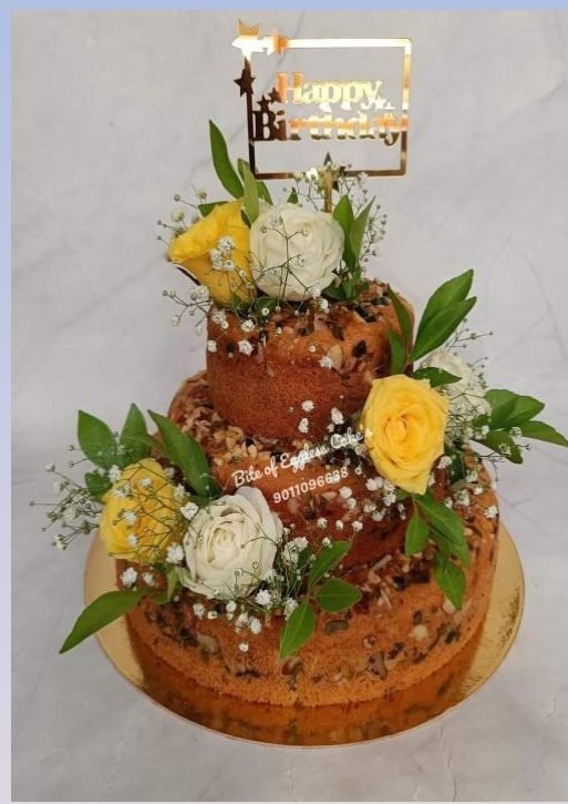 Fresh floral naked cake detail